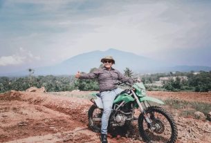 H. Nanang Ermanto Melakukan Uji Coba Lintasan Sirkuit Motocross