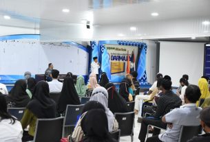 IIB Darmajaya Berikan 108 Beasiswa KIP dan Yayasan Alfian Husin