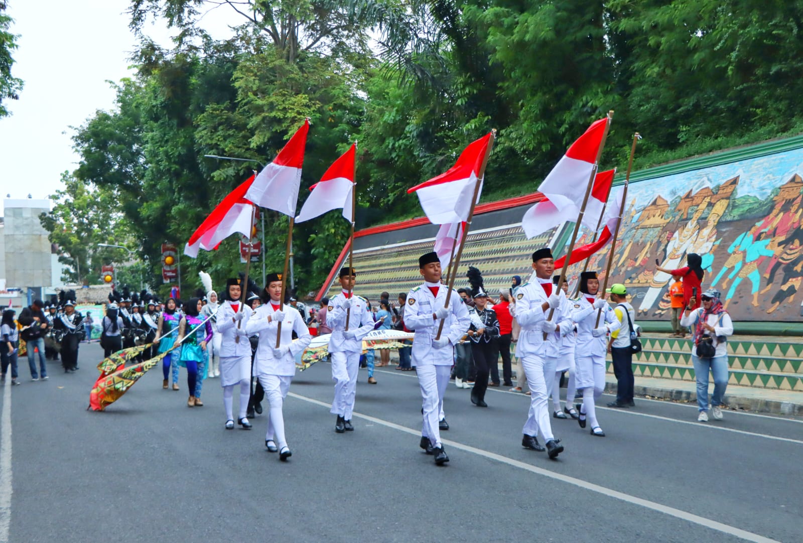 Kirab Marching Band Berlangsung Meriah