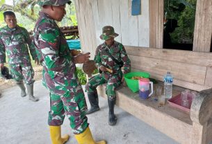 Nikmatnya Singkong Goreng Saat Kerja di Lokasi TMMD