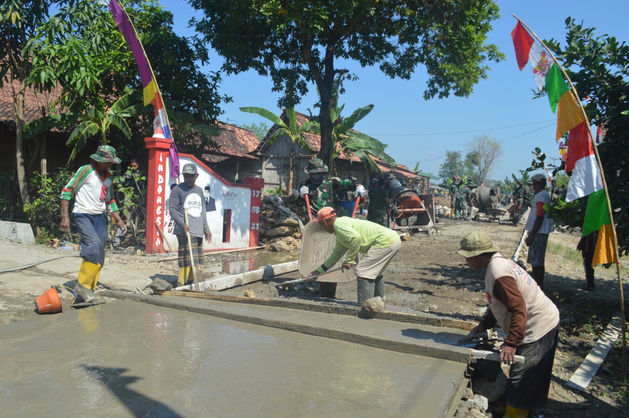 Pagi Cerah Mengiringi Semangat Awali Kerja Pengecoran Jalan