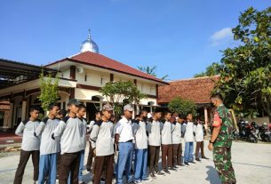 Pelatihan PBB Oleh Babinsa, Membentuk Mental dan Karakter Siswa Sejak Dini