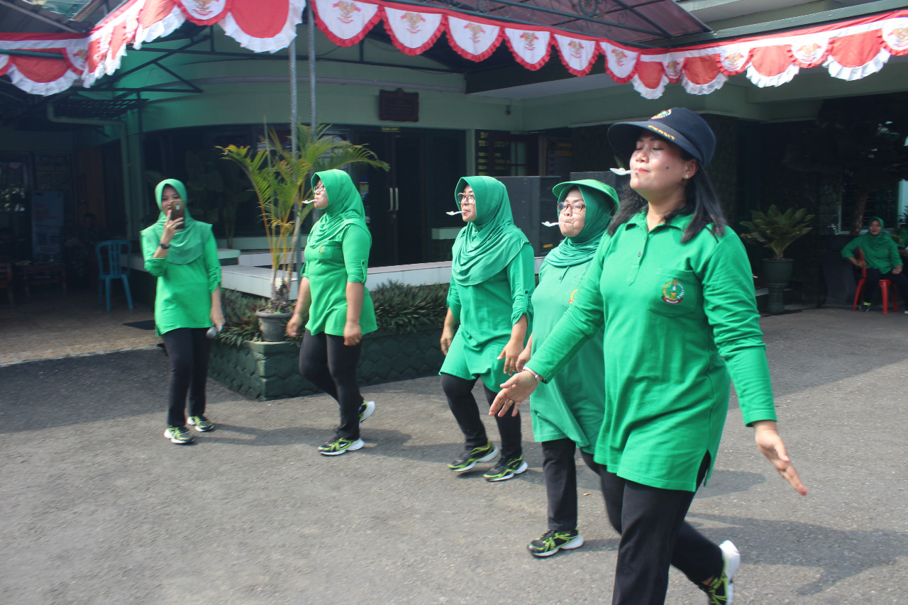 Penuh Semangat, Istri TNI Kodim Wonogiri Ikuti Lomba 17-An Meriahkan HUT Kemerdekaan RI