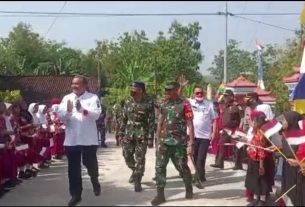 Penutupan TMMD, Ratusan Siswa dan Siswi SD Sambut Rombongan Pejabat