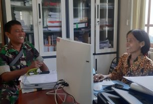 Pererat Tali Silaturahmi, Serda Agus Komsos Dengan Sekretaris Kelurahan Bumi