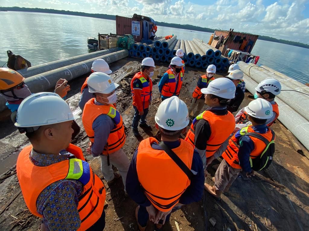 Pertama di Kalimantan, PLN Bangun Tower Transmisi di Laut