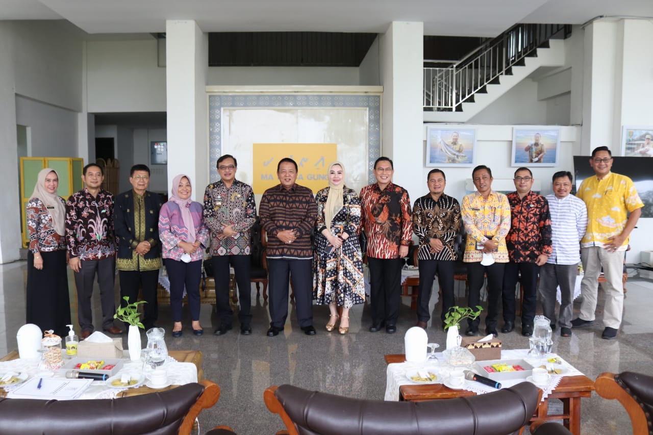 Pertemuan Dengan Pengurus ISEI Provinsi Lampung, Gubernur Arinal Harapkan ISEI Berkontribusi Dalam Membangun Lampung Dibidang Perekonomian