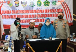 Polres Tulang Bawang Barat Giat Pencabutan Bai’at Warga Khilafatul Muslimin Dan Ikrar Setia Kepada NKRI.