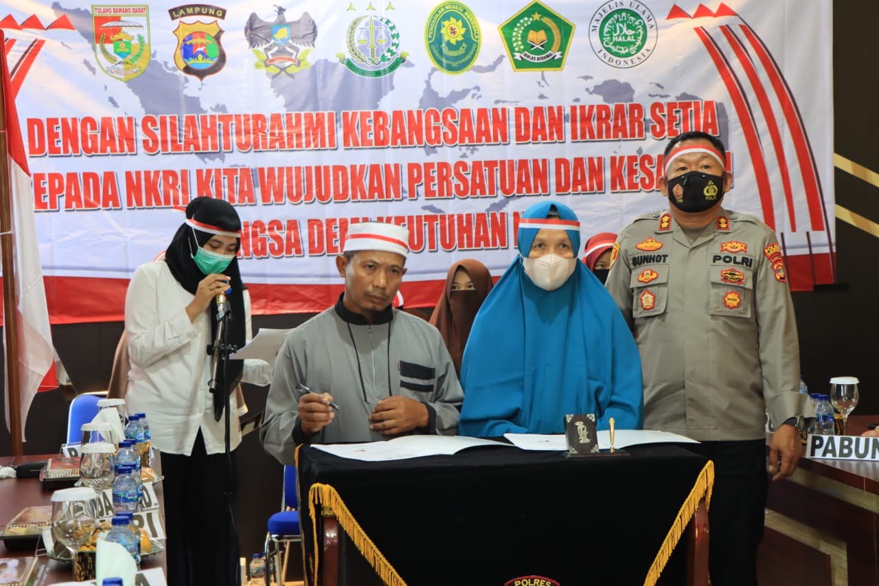 Polres Tulang Bawang Barat Giat Pencabutan Bai’at Warga Khilafatul Muslimin Dan Ikrar Setia Kepada NKRI.