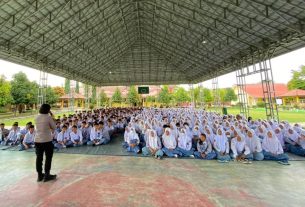 Sambut Hari Jadi Ke-74, Polwan Polres Tulang Bawang Ajak Ratusan Pelajar Cerdas Bermedsos