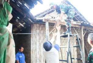 Sambut Hari Kemerdekaan RI ke- 77, Kodim Bojonegoro Bedah Rumah Warga