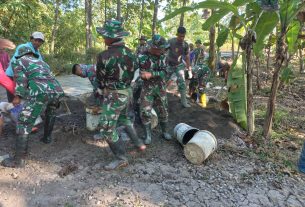 Tanggal Merah, Warga Bersama Satgas TMMD Reguler ke 114 Tetap Semangat Kerja