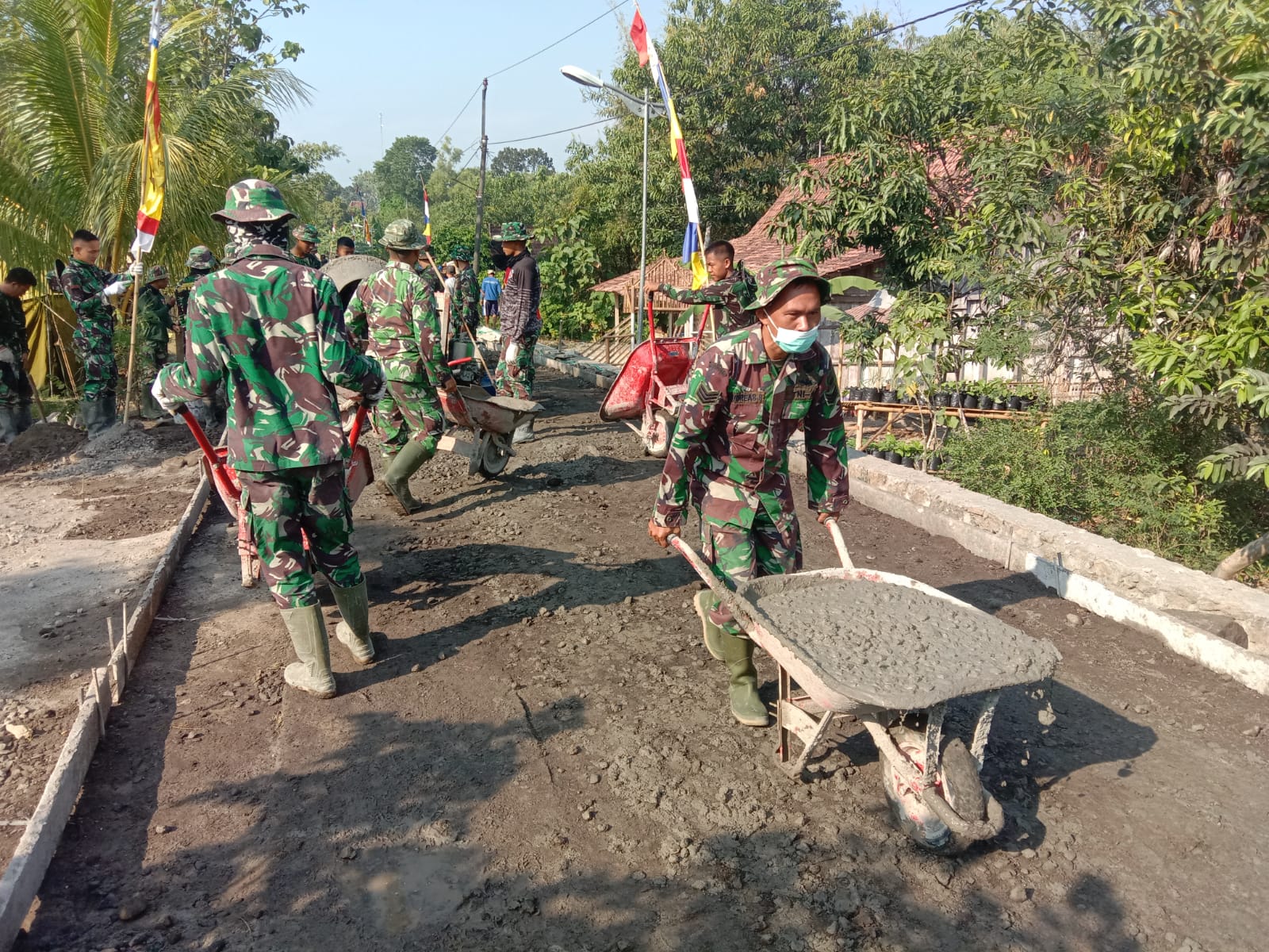 Terus Bergerak Bersama Warga Selesaikan Sasaran Fisik TMMD