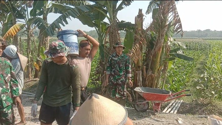 Tiga Kekuatan" Bangun Jalan Di Desa TMMD