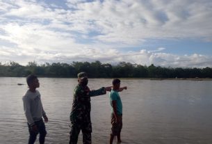 Waspada Banjir, Babinsa 05/PC Bersama Warga Pantau Sungai Krueng Meureubo Sebagai Langkah Mitigasi Bencana