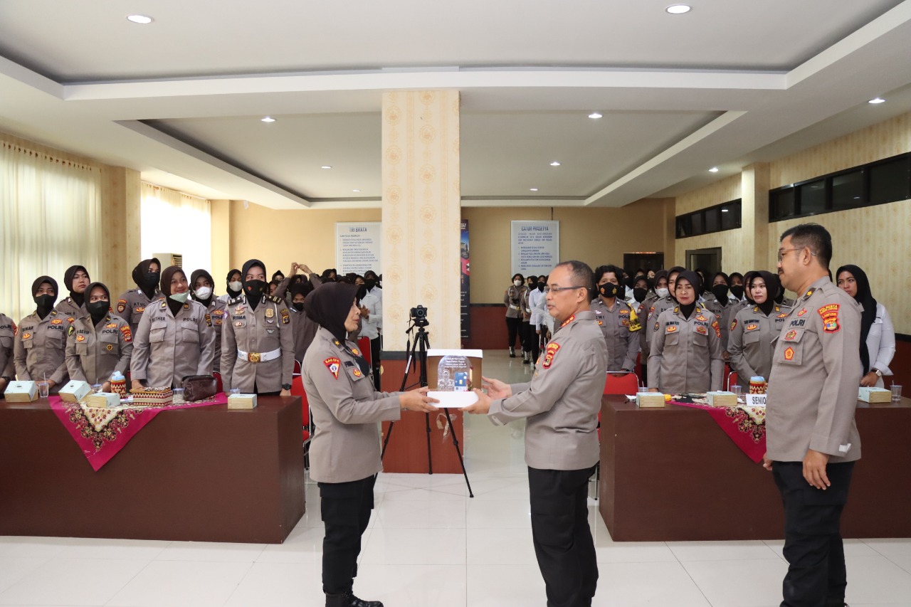 Tatap Muka dengan Polwan, ini yang Dipesan Kapolresta Bandar Lampung