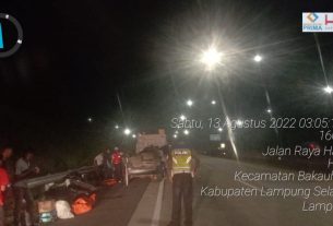 Toyota Innova Tabrak Truk Hino Dua Korban Meninggal Dunia