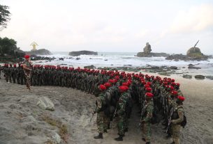 Pendidikan Komando 106 Ditutup, 149 Prajurit Resmi Memakai Baret dan Brevet Kopassus