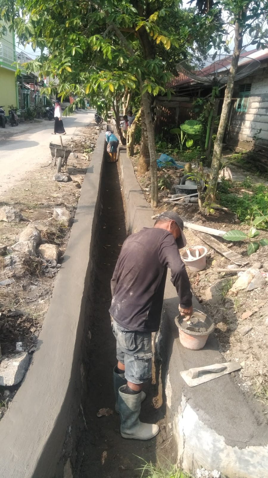 Proyek Pembangunan Drainase Pasar Krui Terkesan Asal Jadi