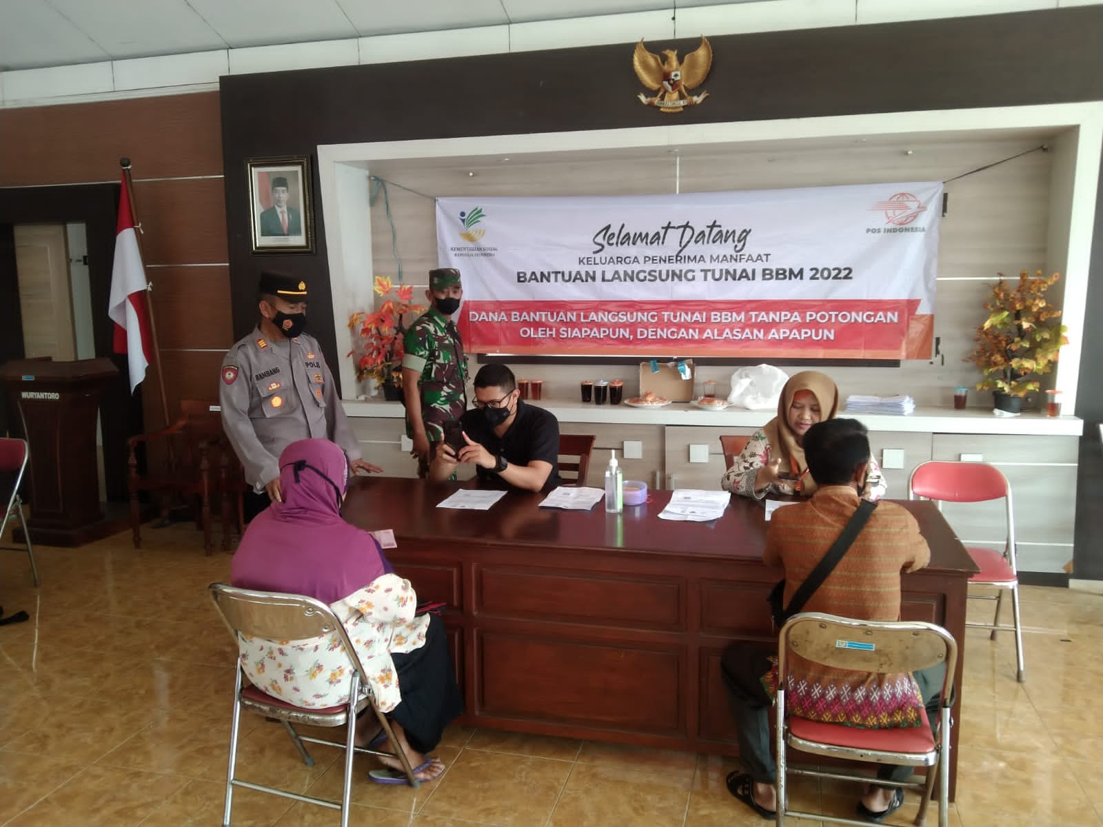 Bantu Kelancaran Dan Ketertiban, TNI-Polri Wuryantoro Dampingi Penyaluran BLT BBM