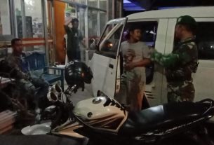 Berikan Keamanan Pada Warga, Personil Koramil Nguntoronadi Gelar Patroli Malam Hari