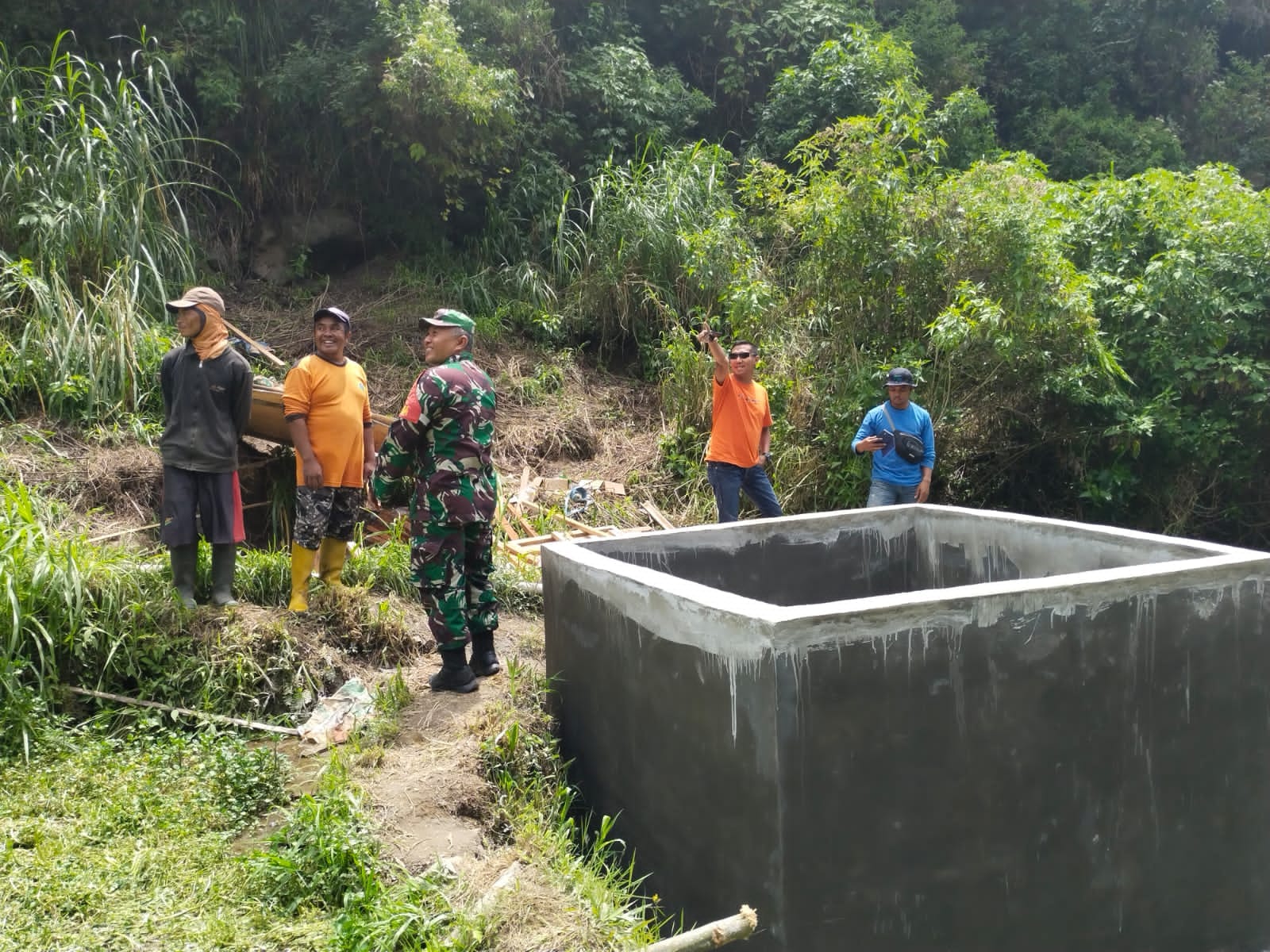 Dandim Boyolali Cek Pembuatan Bak Penampungan Pompa Hidram di Suroteleng