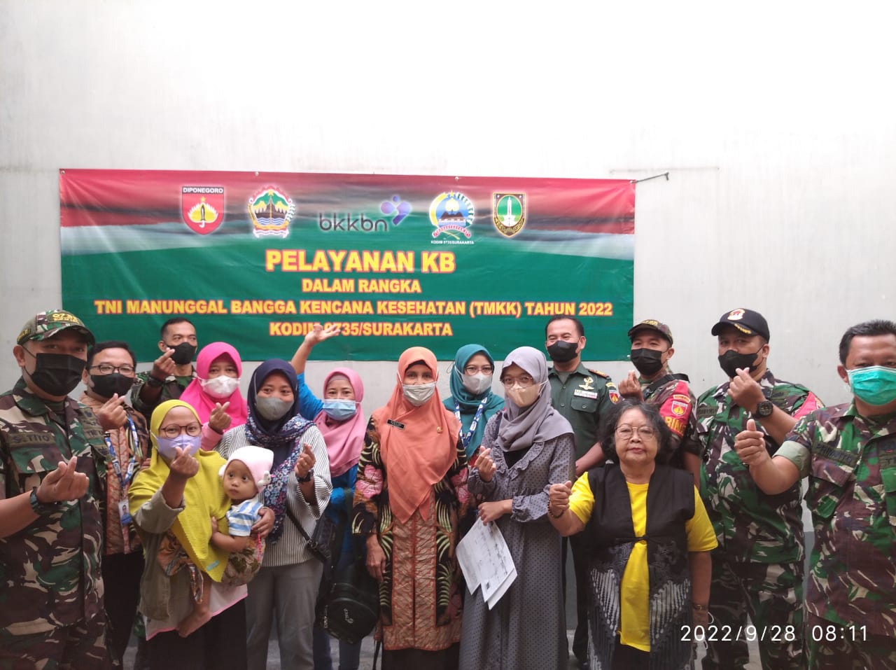 Dukung Program TNI Manunggal Bangga Kencana Kesehatan, Pers Koramil 03/Serengan Dampingi Warganya Ikuti KB