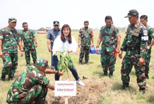 Kemilau HUT ke-33 Tahun: Gandeng Tiga SMKN Pertanian, FIFGROUP Tanam 1.437 Pohon di Food Estate Korem Cibitung