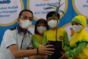 Rayakan Hari Pelanggan, ACC Serahkan Hadiah Undian Pelanggan Berseri