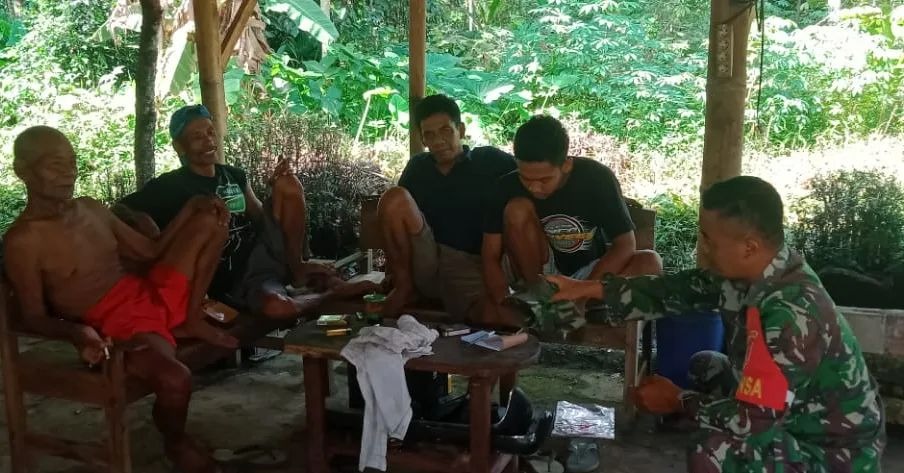 Jalin Komunikasi Babinsa Sambangi Warga Binaan