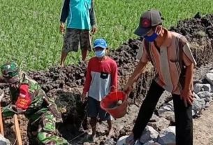 Mudahkan Akses petani, Babisa Koramil Sambi Gotong Royong Pembangunan Jalan