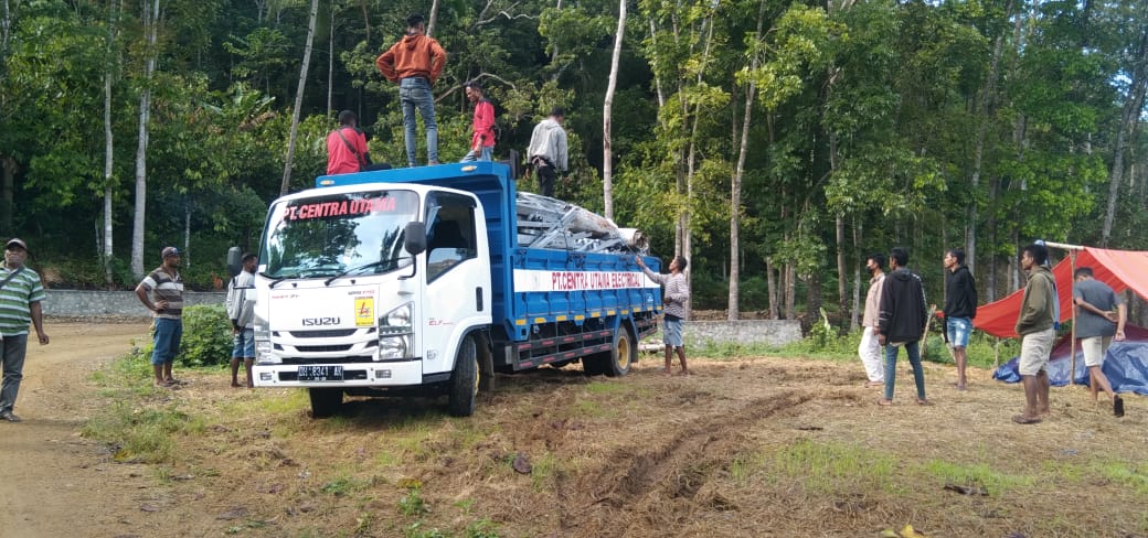 Negara Hadir Lewat Pasokan Listrik PLN, Warga 2 Desa Terpencil di NTT Kini Makin Produktif