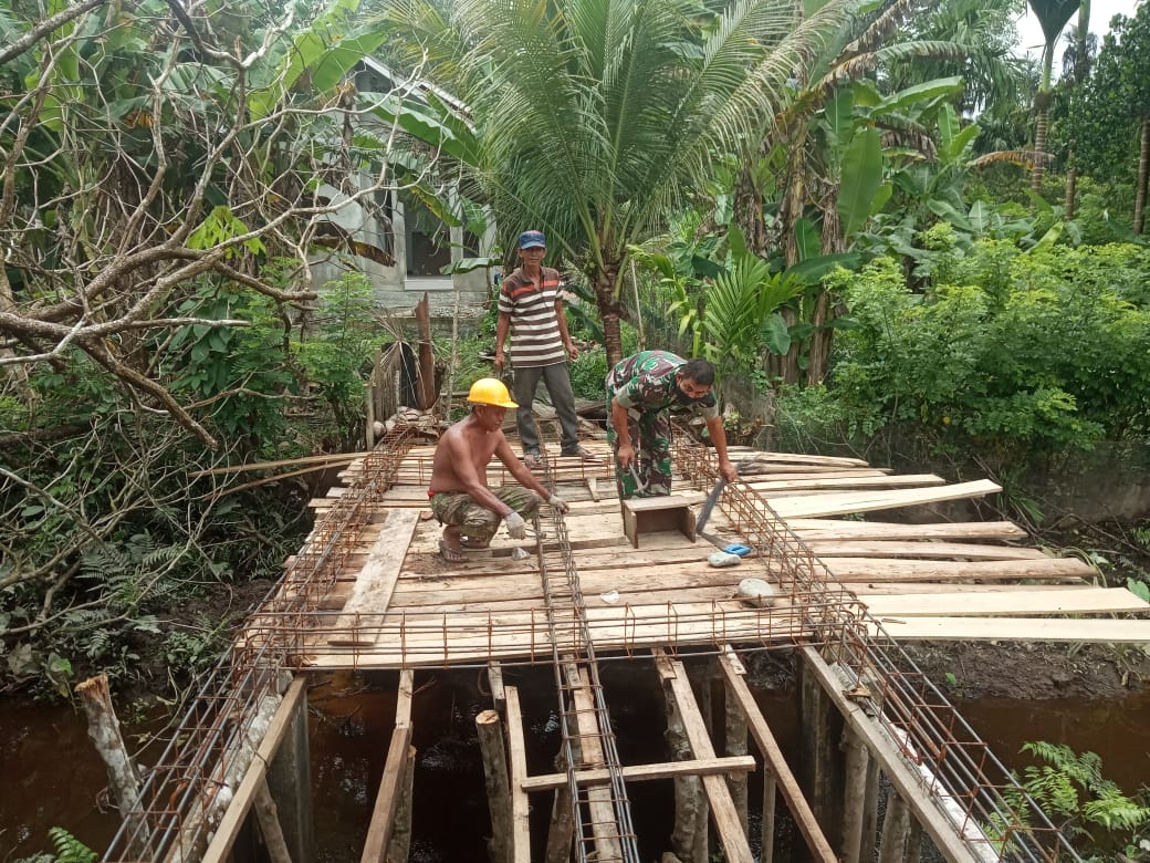 Pembangunan Jembatan Di Desa Gampong Masjid Akan Semakin Kuat Dan Kokoh Berkat Campur Tangan Babinsa Kaway XVI