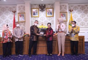 Pemprov Lampung Terima Kunjungan Kerja Spesifik Komisi IX DPR RI Dalam Rangka Pengawasan Pelaksanaan Program Vaksinasi Covid-19