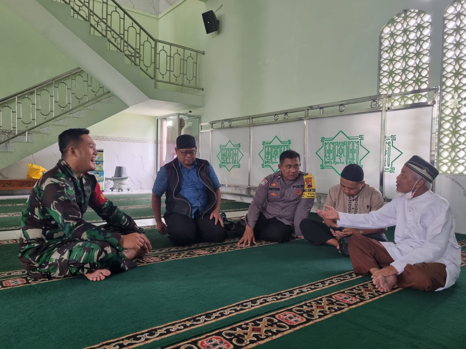 Pertebal Iman & Taqwa Babinsa Tipes Sholat Jumat Di Wilayah Binaan