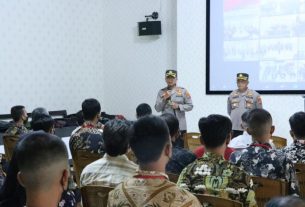 Peserta Calon Tamtama Polri, Tanda Tangan Pakta Integritas di Polres Lampung Utara