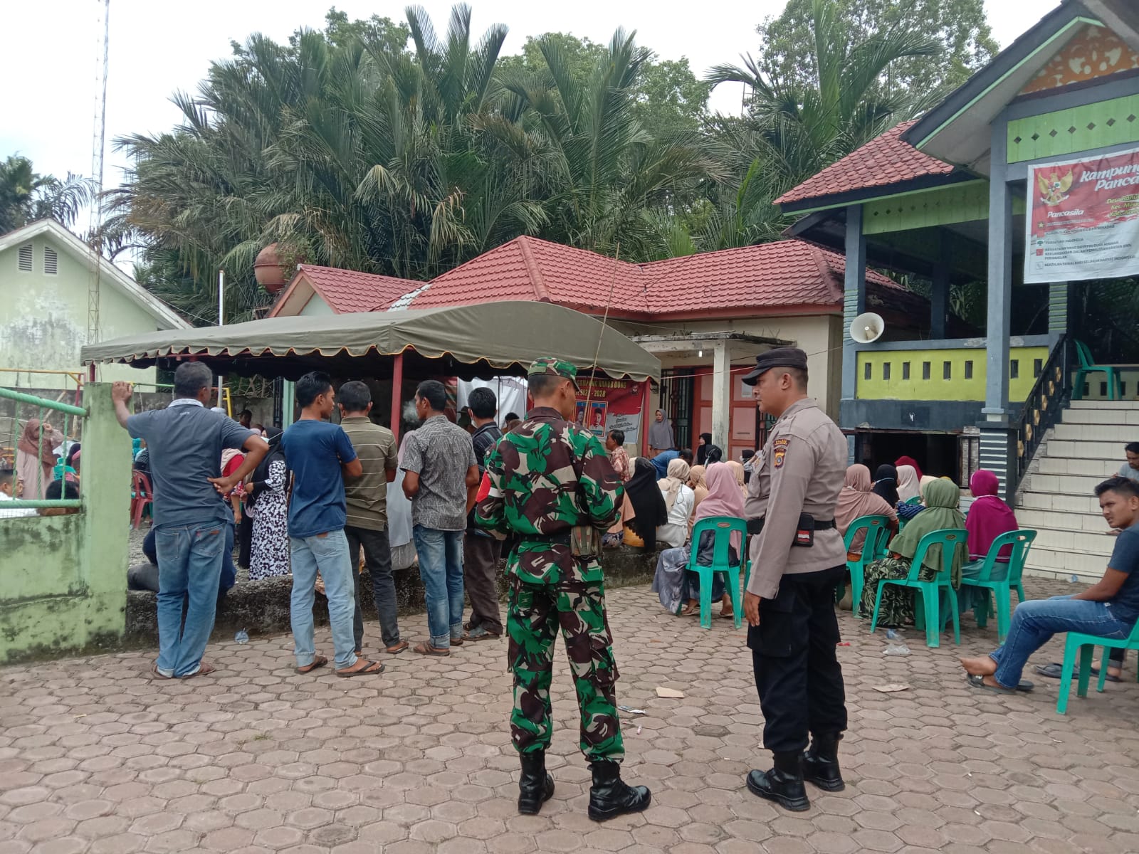 Prajurit Jajaran Kodim 0105/Abar Diterjunkan Amankan Lokasi Pilchiksung Di Seluruh TPS Yang Ada Di Aceh Barat