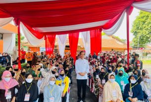 Presiden Pantau Langsung Pembagian BLT BBM di Lampung