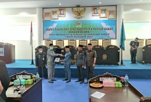 Rapat paripurna DPRD kabupaten Pesisir Barat Penyampaian Nota Pengantar Ranperda APBD-P 2022