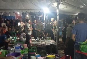 Satpol PP Muba Bersama Tim Tertibkan dan Menutup Kegiatan Pasar Malam Belum Kantongi Izin