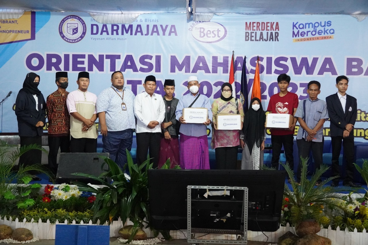 Tanamkan Kepedulian Terhadap Sesama, Peserta Ories 2022 IIB Darmajaya Salurkan Beras dan Mi Instan ke Panti Asuhan