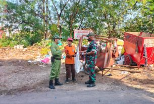 Tanpa Lelah, Serma Puri Terus Berikan Himbauan Prokes Dan Bagikan Masker Gratis di Wilayah