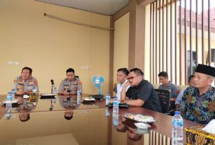 Tokoh adat buay bulan laporkan oknum DPRD lampung utara ke polres tubaba