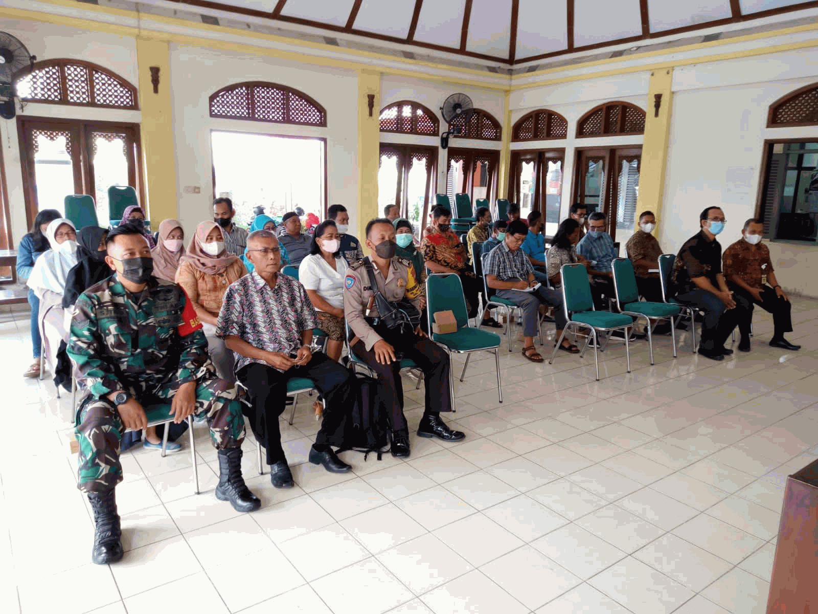 Babinsa Danukusuman Hadiri Sosialisasi KDRT penanganan dan pencegahannya Di Wilayah