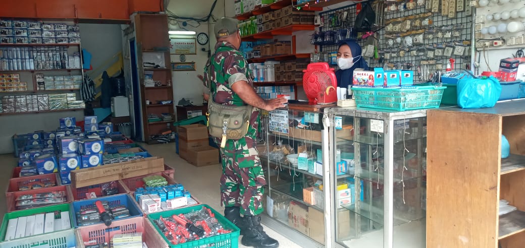 Babinsa Kemlayan Komsos Dengan Warga Binaan
