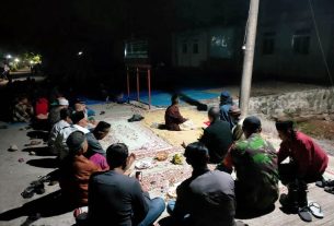 Babinsa Nonton Bareng Film G 30 S PKI di Ponpes Hidayatul Ummah