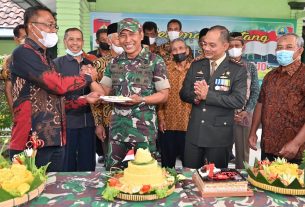 Berbagai Elemen Masyarakat dan Instansi Datangi Kodim 0726/Sukoharjo Berikan Selamat HUT TNI Ke 77
