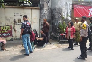 Babinsa, Bhabinkamtibmas & Lurah Kemlayan Ikuti Shooting Kuliner Khas Solo