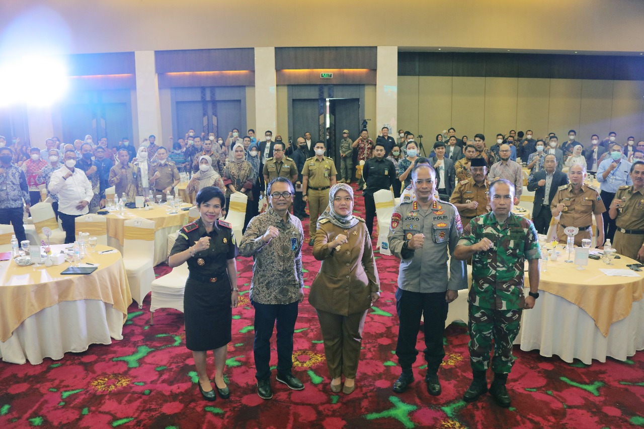 Buka Multi Stakeholder Forum dan Customer Gathering PLN, Wagub Chusnunia Ajak PLN Bersinergi dalam Eliktrifikasi Desa dan Dusun di Provinsi Lampung