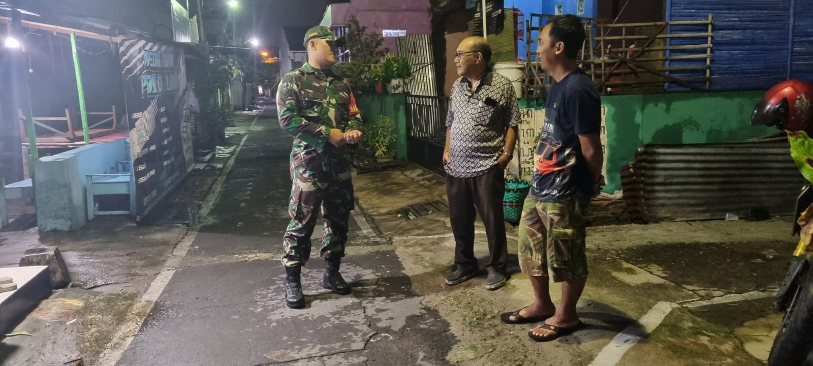 Cegah Gangguan Kamtibmas, Piket Koramil 03/Serengan Gelar Patroli Malam.